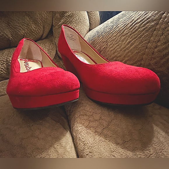 Red Suede Wedge Heels — American Rag - Picture 11 of 14